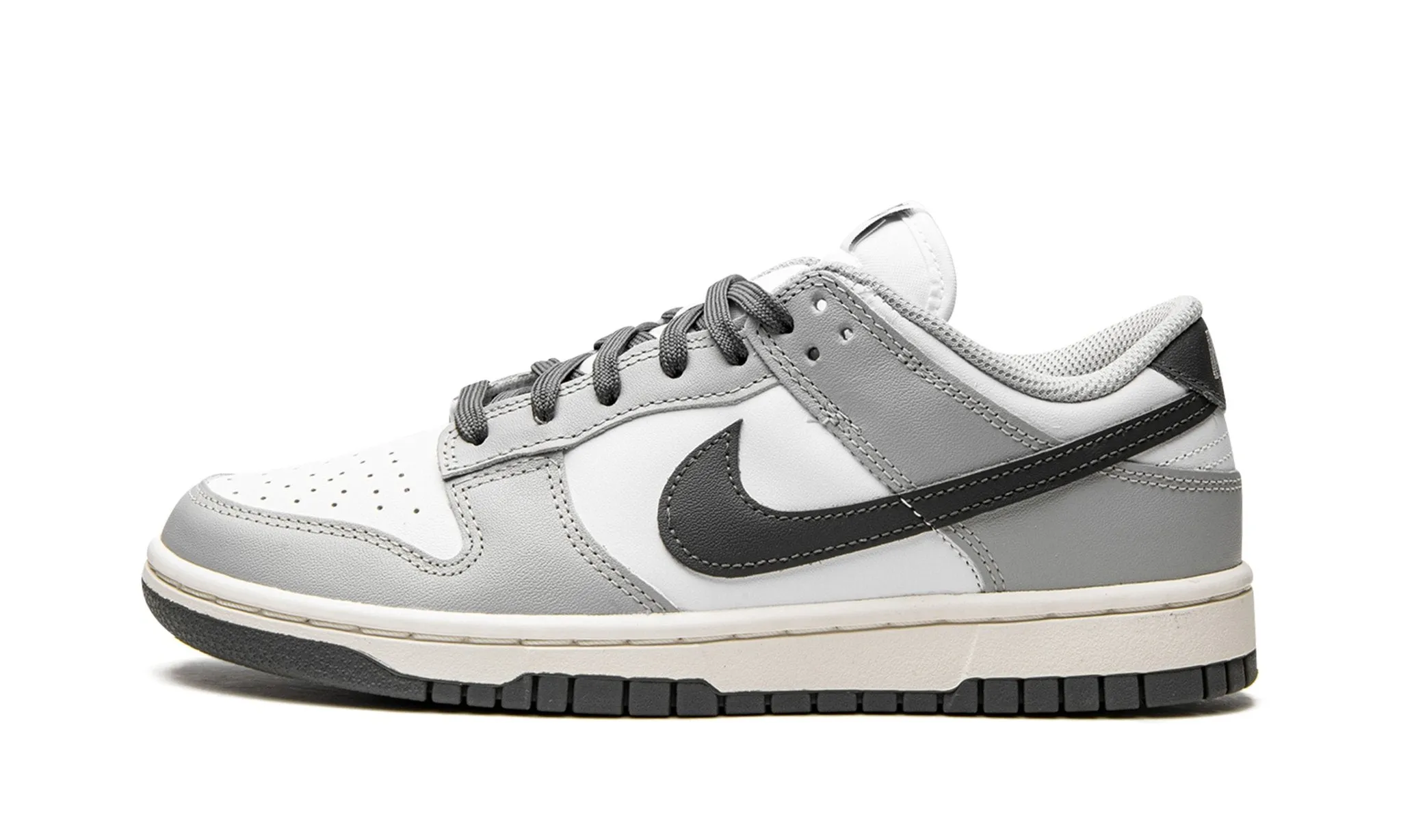 Comfort padding design Nike Dunk Low "Light Smoke Grey" Women's