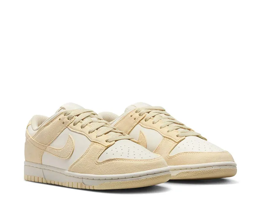 Walk Easy Star Jog Nike Dunk Low "Pale Ivory"
