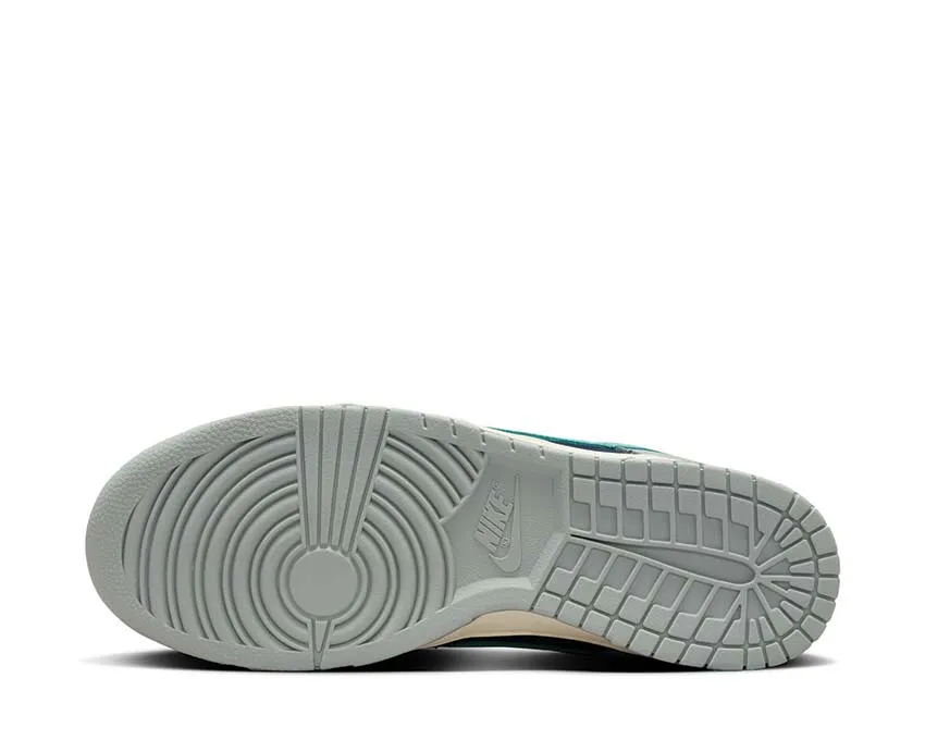 soft feel Cloud Light Nike Dunk Low Retro Premium "Green Frost"