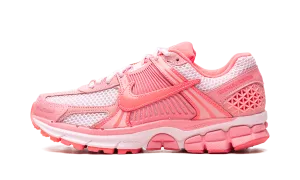 ZOOM VOMERO 5 WMNS "Triple Pink" cloudy - day shoes