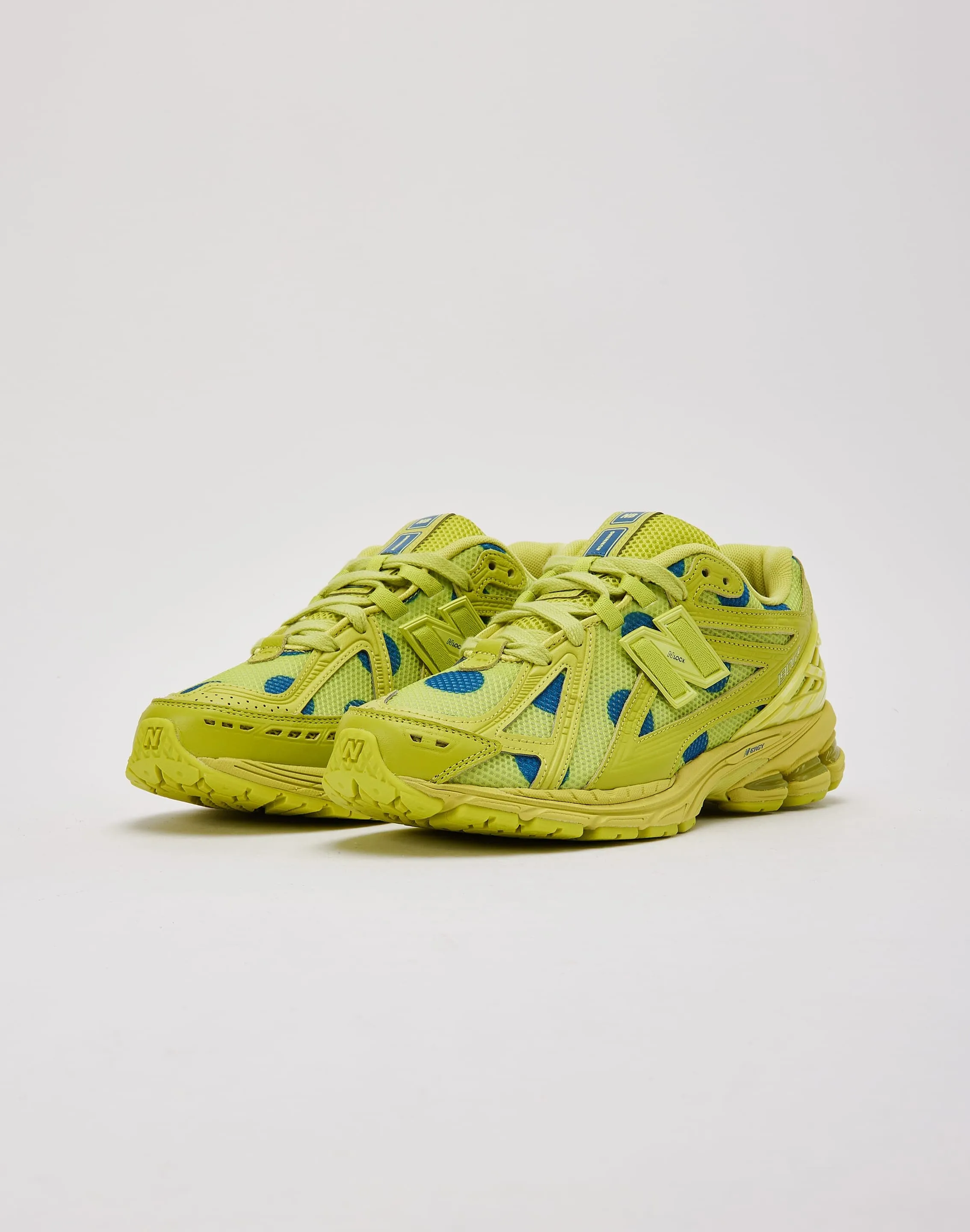 Gym Street New Balance 1906R