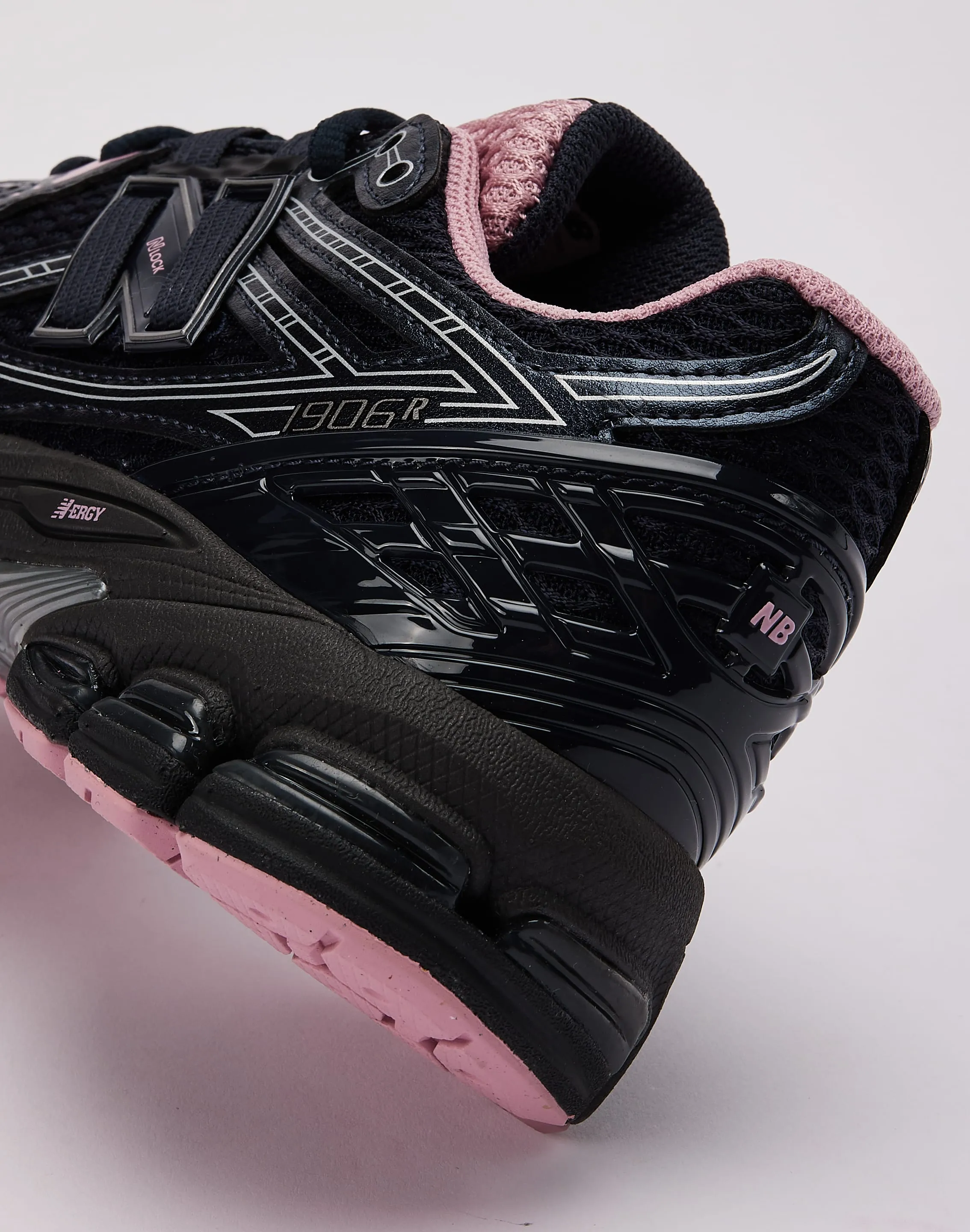 Elastic Band Low Top Design New Balance 1906R Grade-School