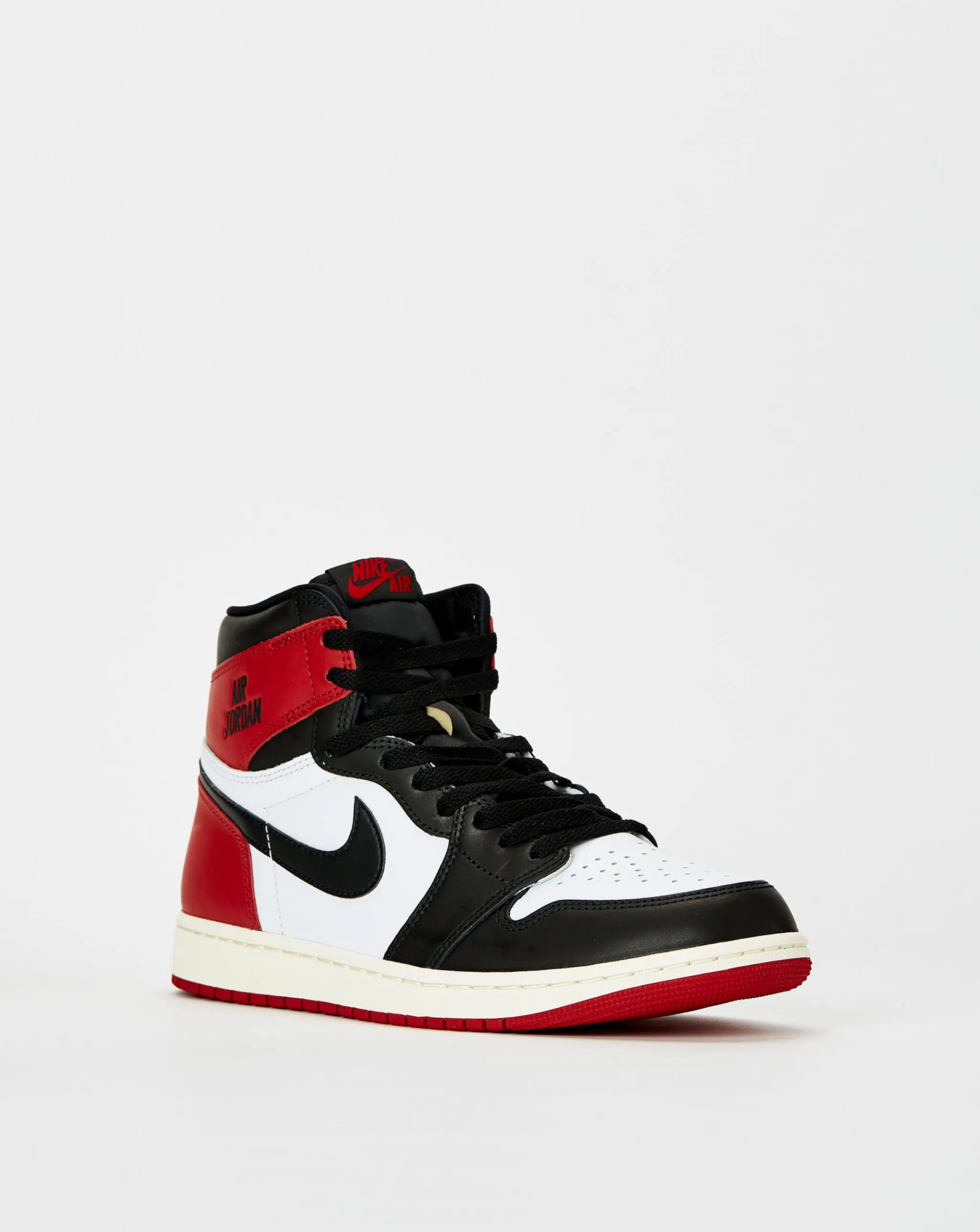 Dance Mode Air Jordan 1 Retro High 'Black Toe Reimagined'