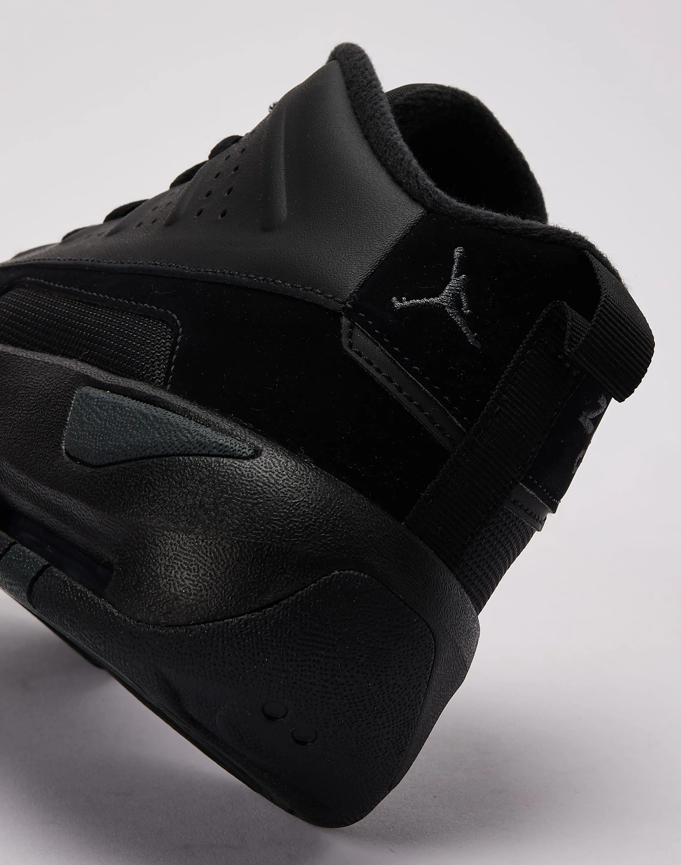 Jordan Max Aura 7 Grade-School Run Free