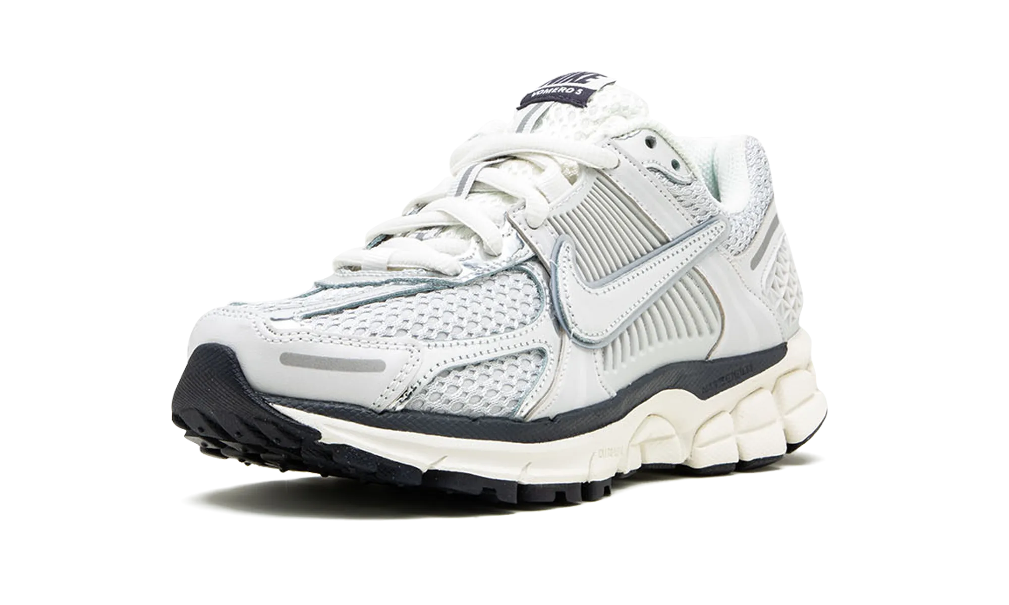 VOMERO 5 MNS WMNS "Photon Dust" performance - focused Sturdy Construction