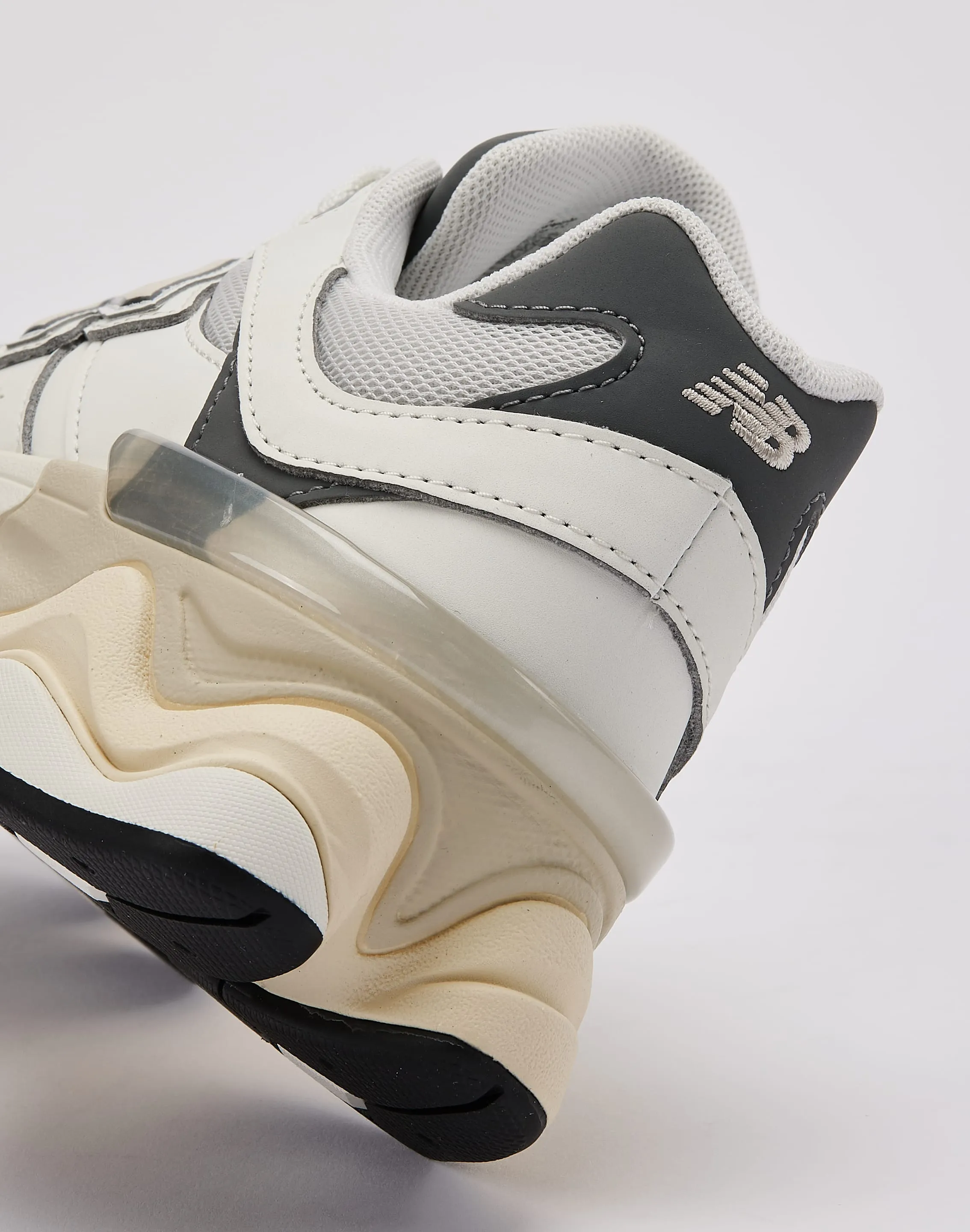 New Balance 9060 Grade-School Spin Hike Family Fit