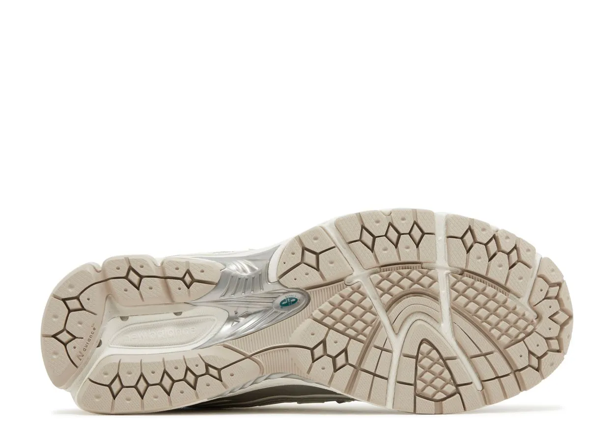 Lifestyle Gear Loafers style New Balance 1906R Silver Metallic Sea Salt