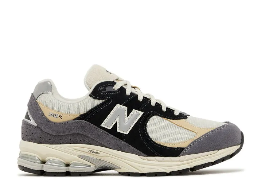 Flexible form New Balance 2002R Magnet Sandstone