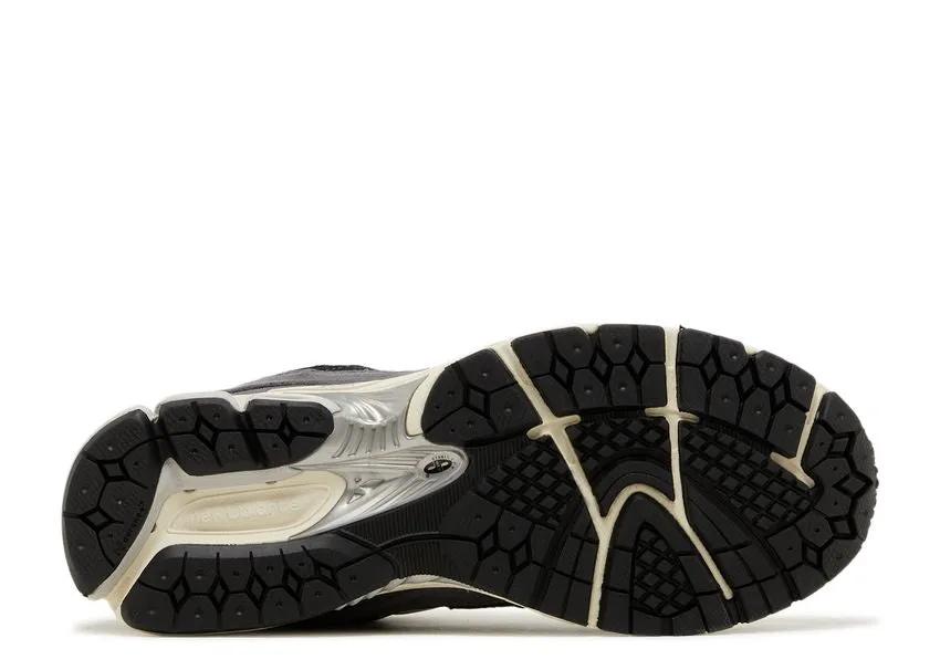 New Balance 2002R Magnet Sandstone Low Top