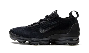 running in an intersection area shoes style - specific shoes AIR VAPORMAX 2021 FK WMNS "Triple Black Vapormax"
