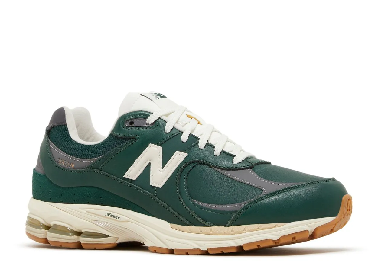 Weekend Look Freedom Steps New Balance 2002R Nightwatch Green Vintage Leather