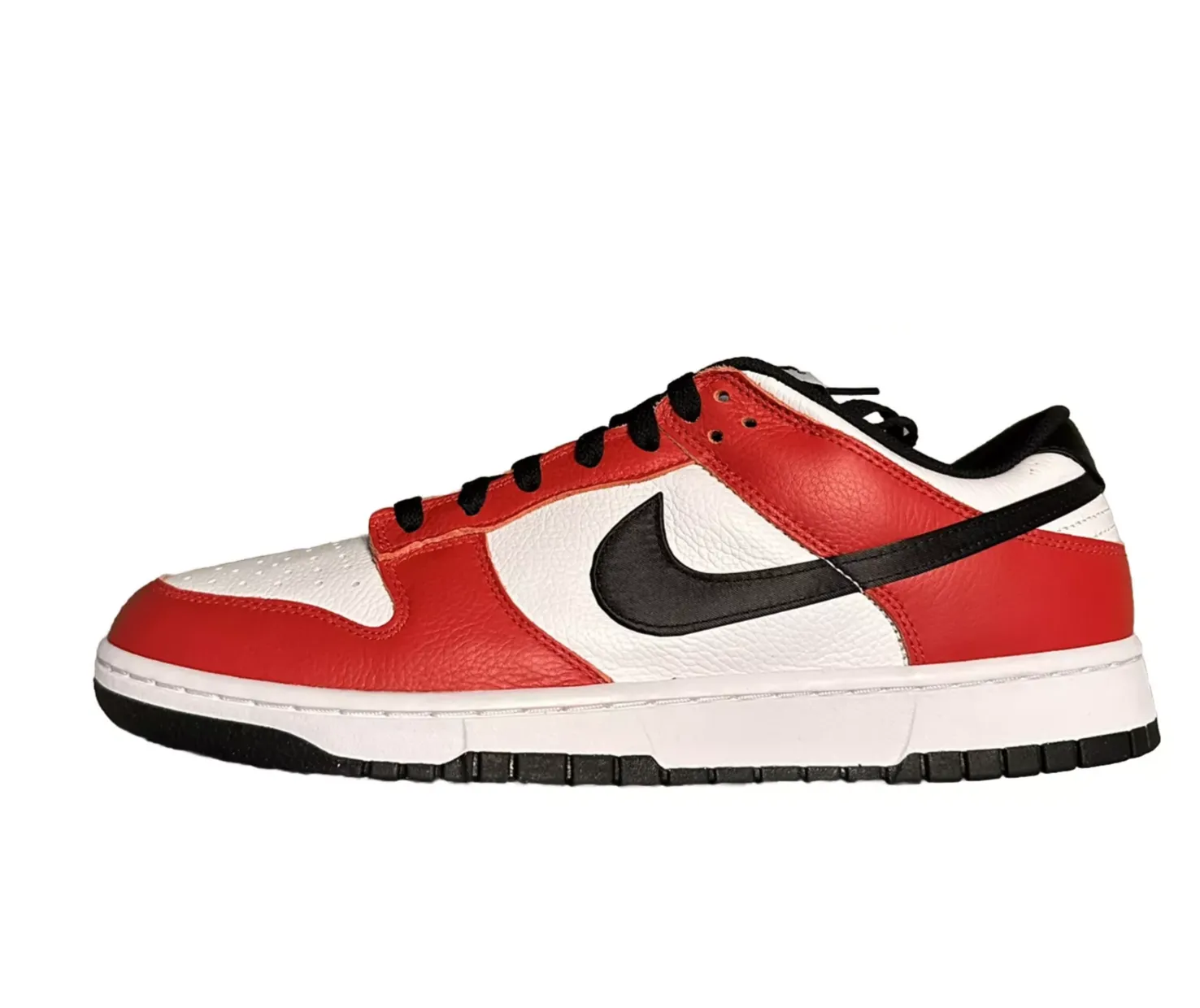 Ergonomic Feel Style Comfort Nike ID Dunk Low "Chicago"