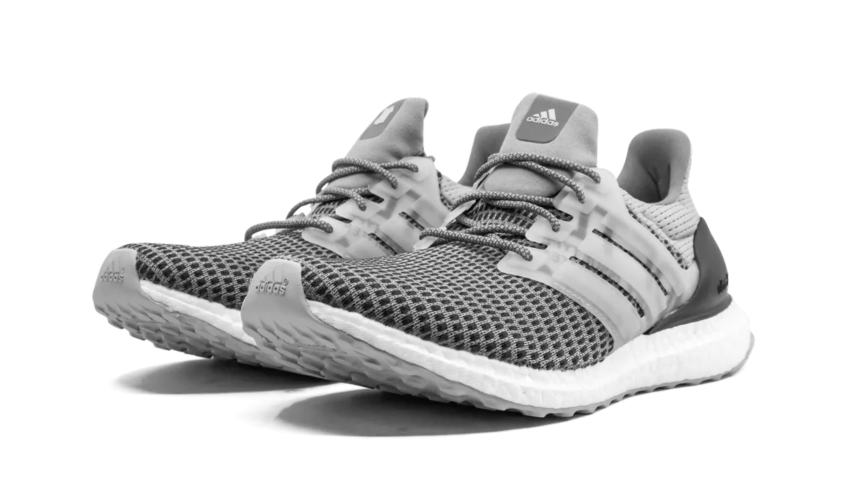 Ultraboost UNDFTD "Undefeated" Light Look Guide Step