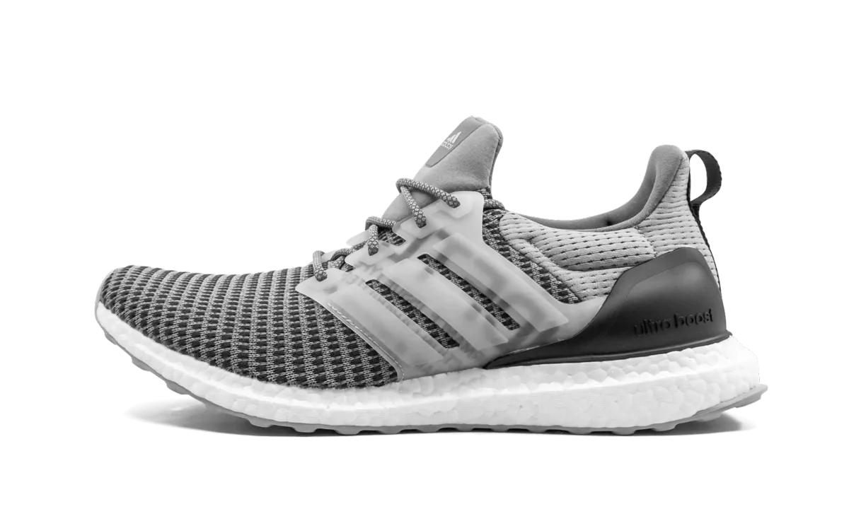 Travel Essential Ultraboost UNDFTD "Undefeated"