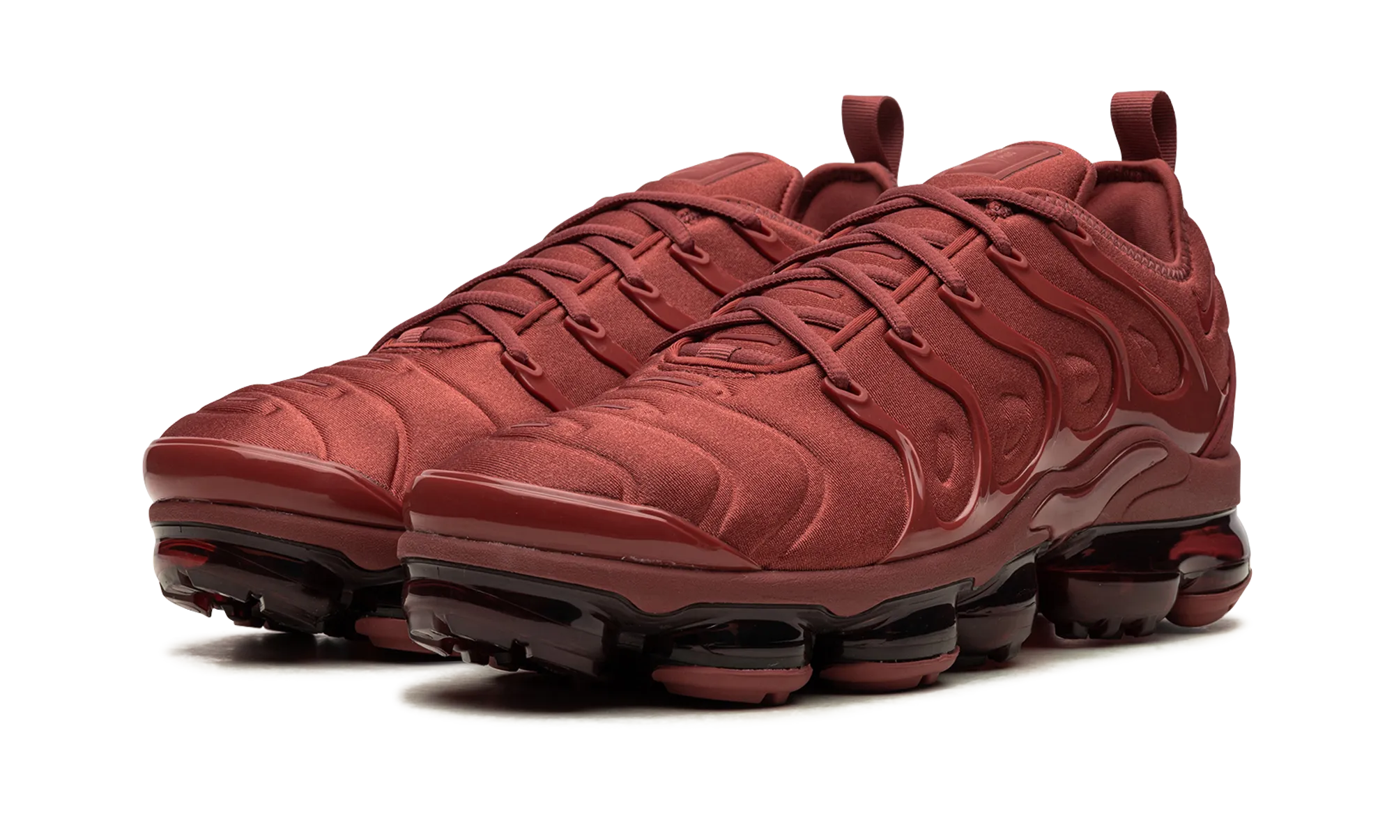 AIR VAPORMAX PLUS WMNS "Burgundy" running in a fixed bridge area shoes