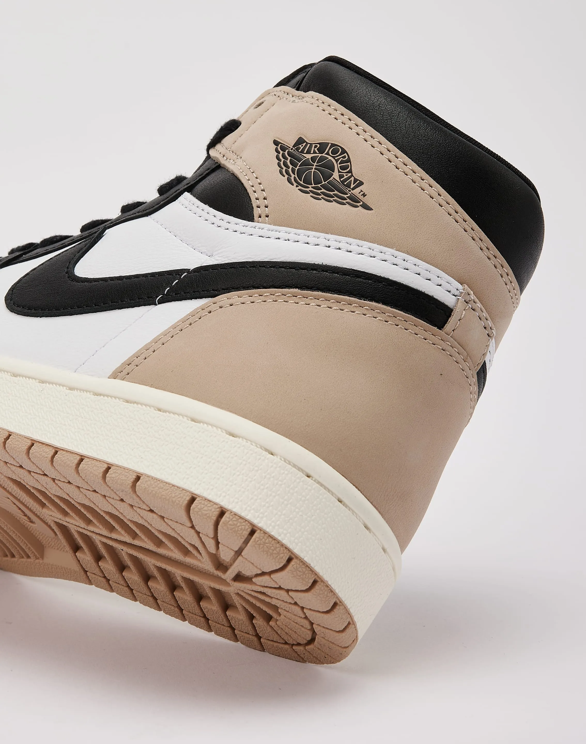 Closet Core Peak Mode Jordan Air Jordan 1 Retro High OG 'Latte'