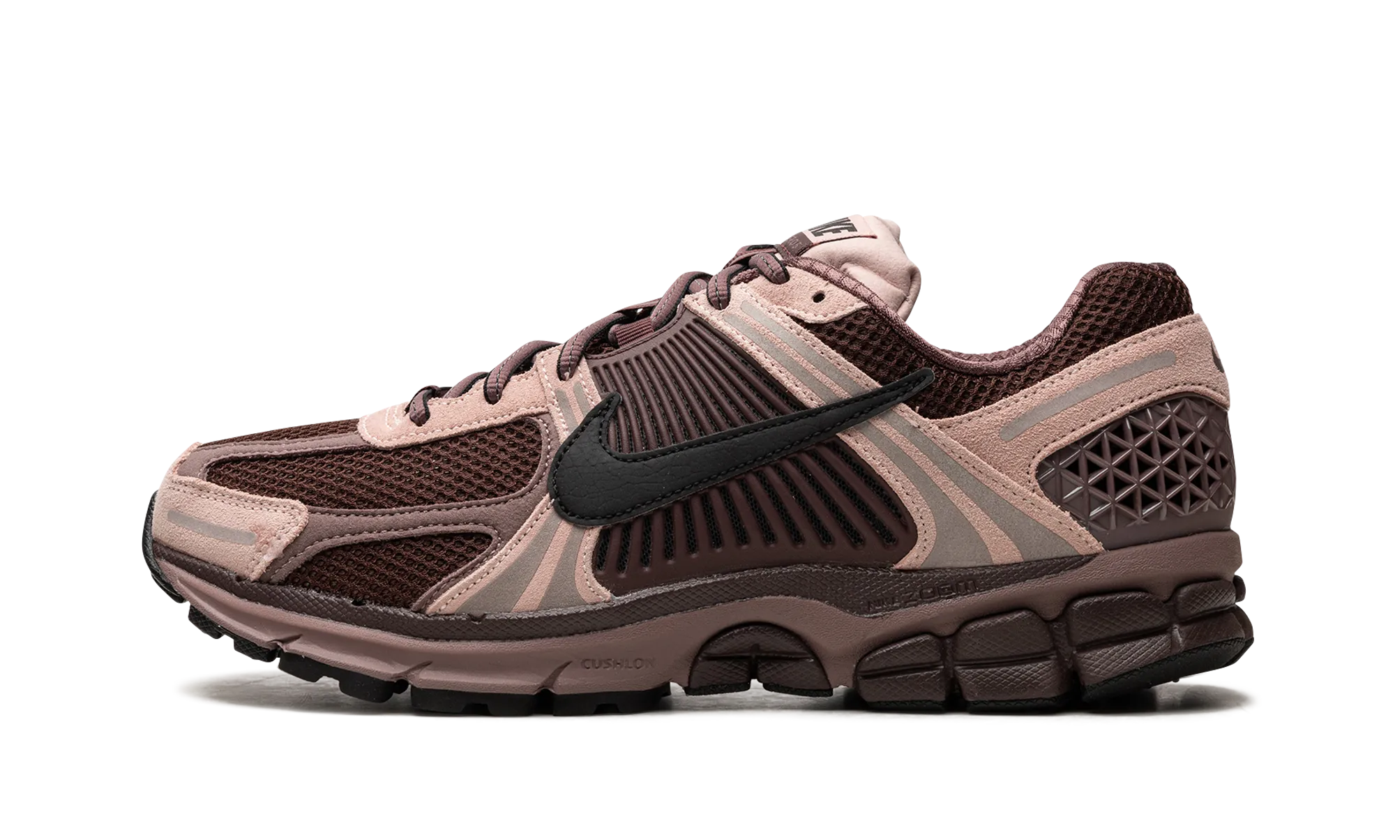 ZOOM VOMERO 5 WMNS "Plum Eclipse" running in a sports complex shoes