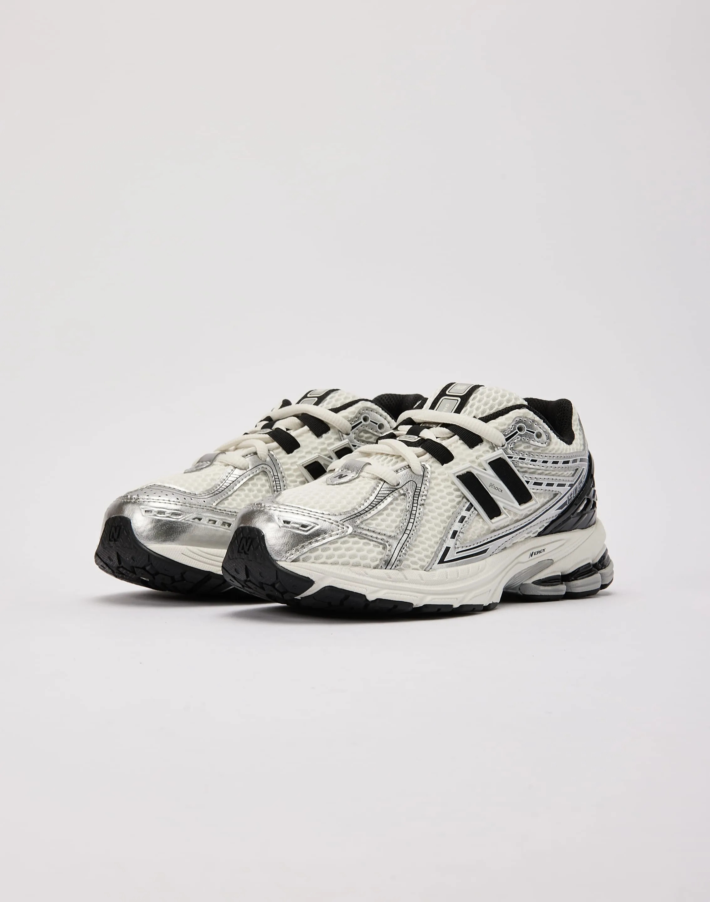 Soft Shell New Balance 1906R Grade-School