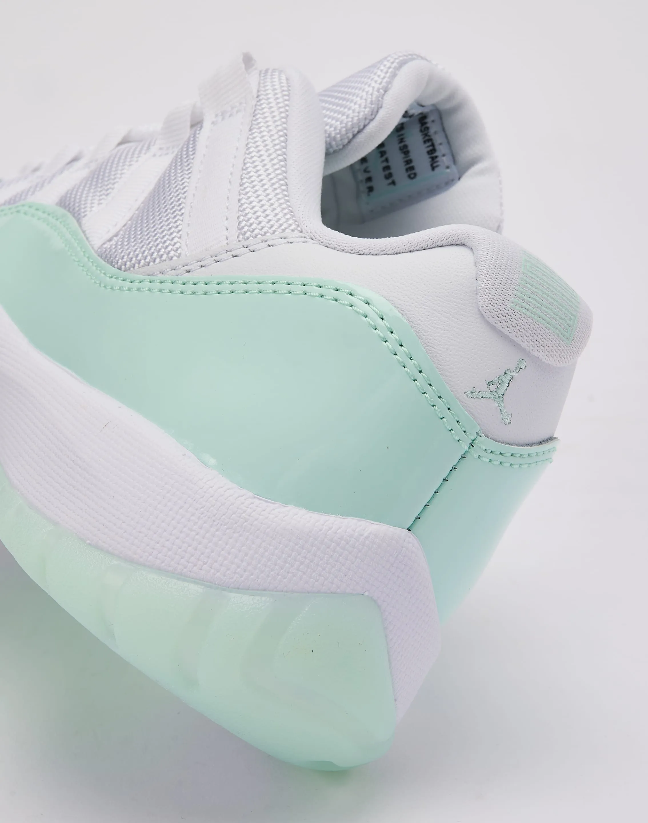 Travel Light Jordan Air Jordan 11 Retro Low 'Igloo'