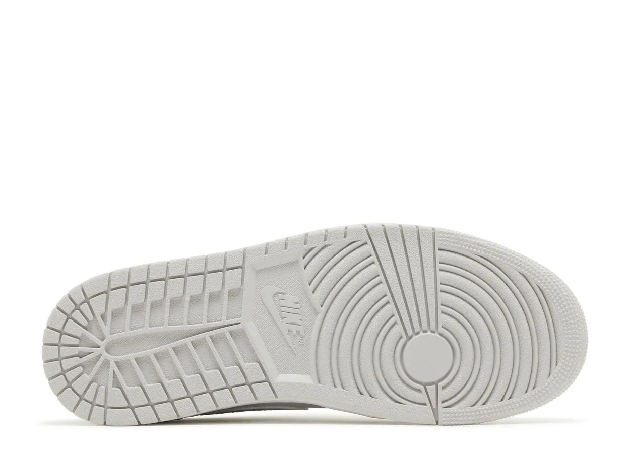 Air Jordan 1 Low OG Metallic Silver Smooth Motion Drill Run