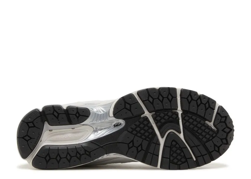 New Balance 2002R Grey Black Taxi Ride