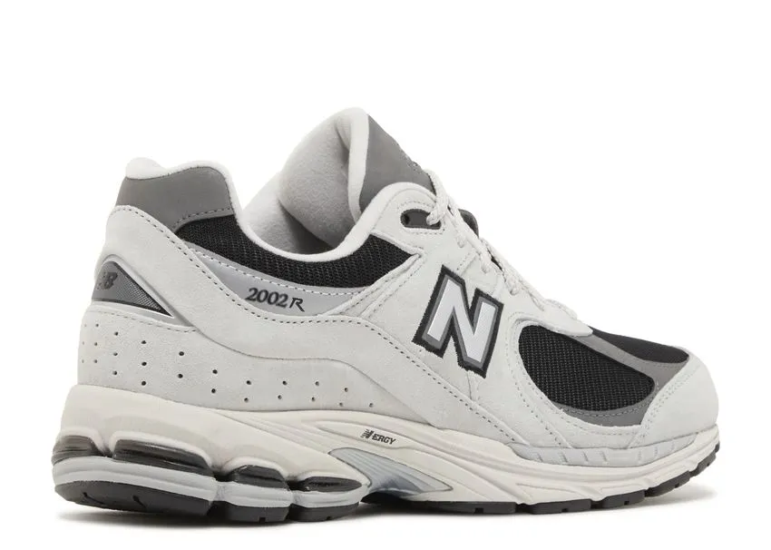 Long Stroll Light frame New Balance 2002R Grey Black