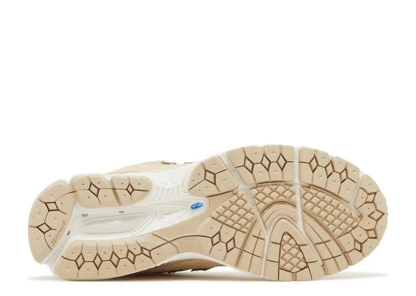 Parent Hike Canvas Soft New Balance 2002R Sandstone