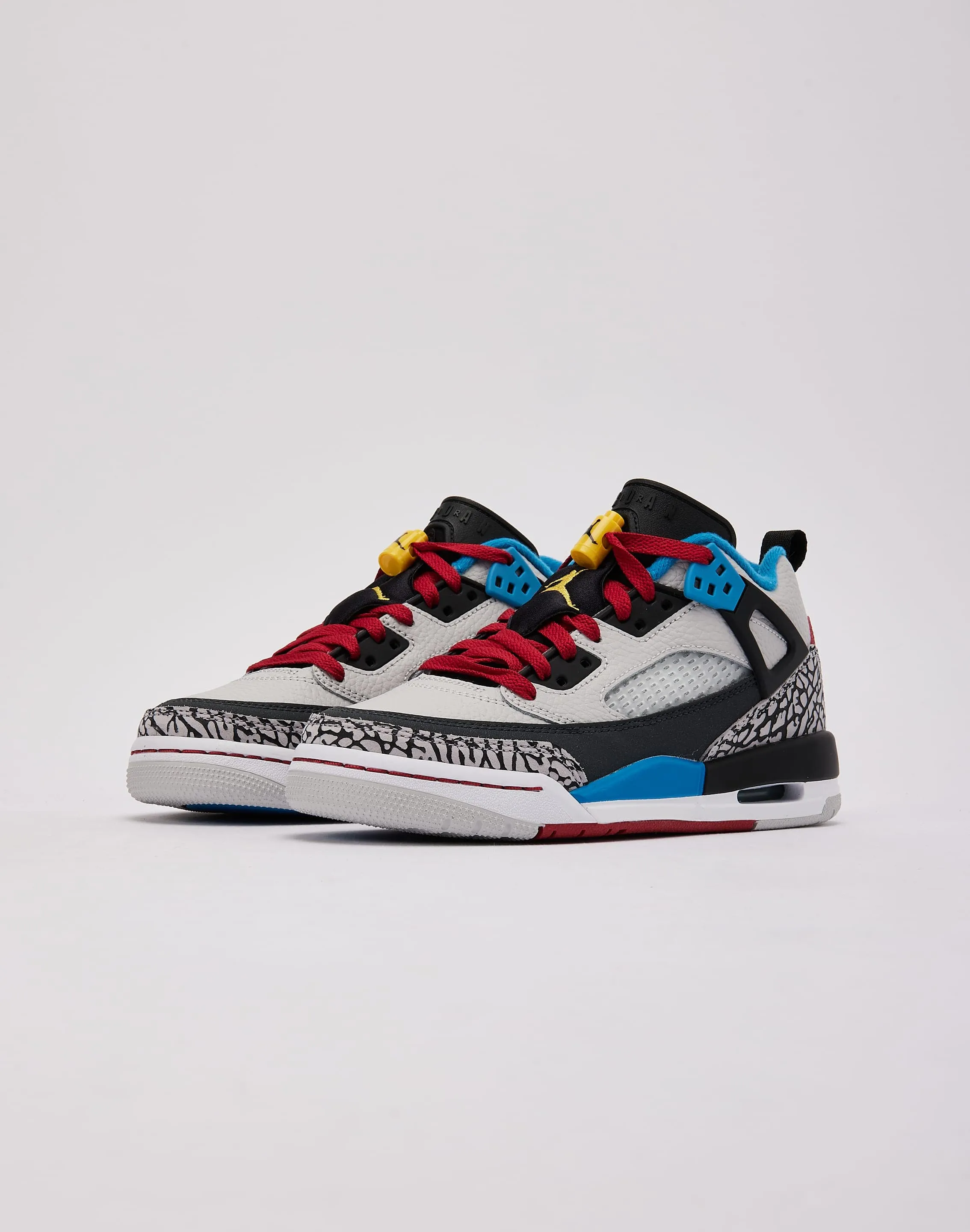 Jordan Spizike Low SE Grade-School Desert Run