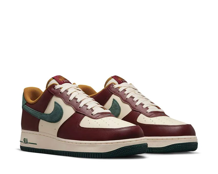 Versatile Step Nike Air Force 1 07 LV8