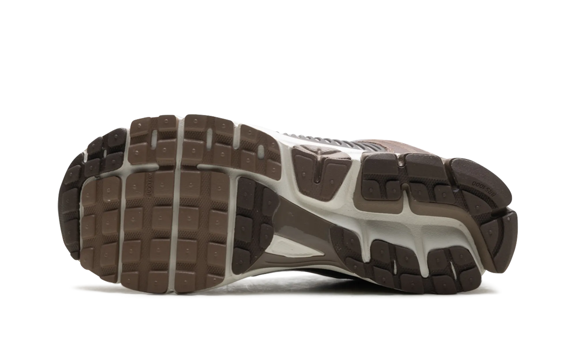 Zoom Vomero 5 "Mink Brown" running on a track shoes multi - surface sole