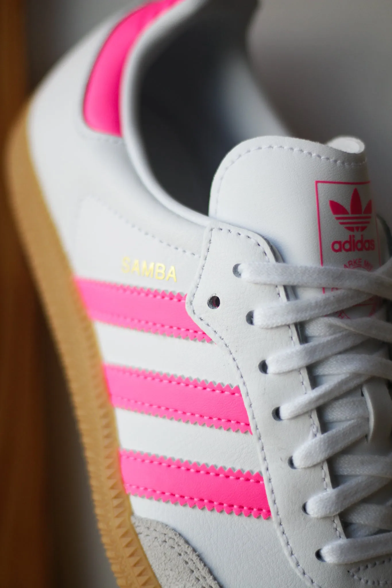 Sand Move W ADIDAS SAMBA OG "CLOUD WHITE/LUCID PINK/GUM" Color-Block