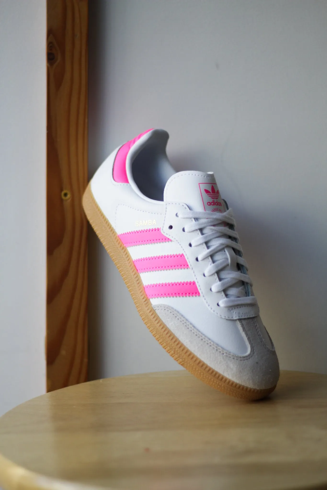 Posture aid W ADIDAS SAMBA OG "CLOUD WHITE/LUCID PINK/GUM" Color-Block