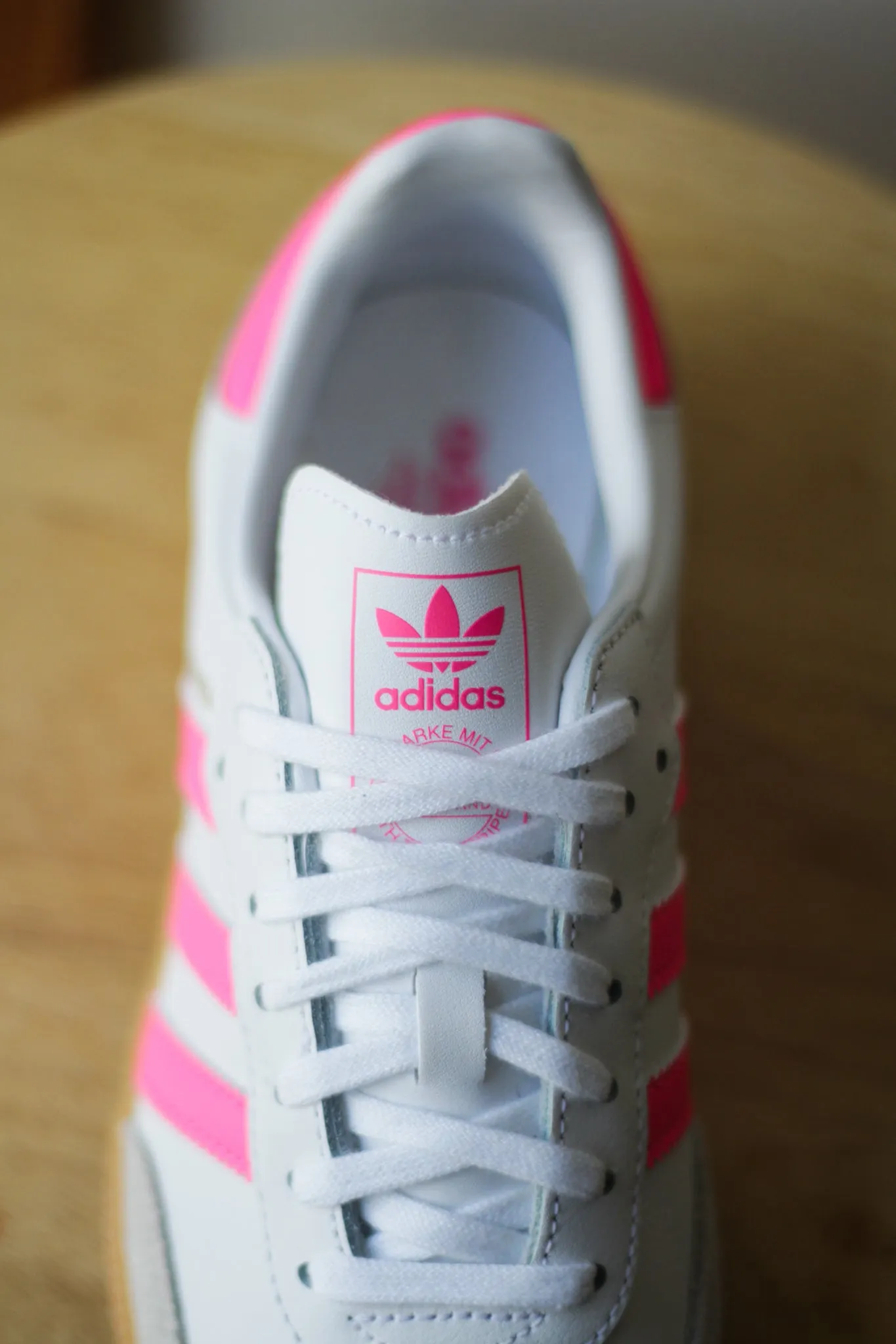 W ADIDAS SAMBA OG "CLOUD WHITE/LUCID PINK/GUM" Color-Block Wide toe box Every Step