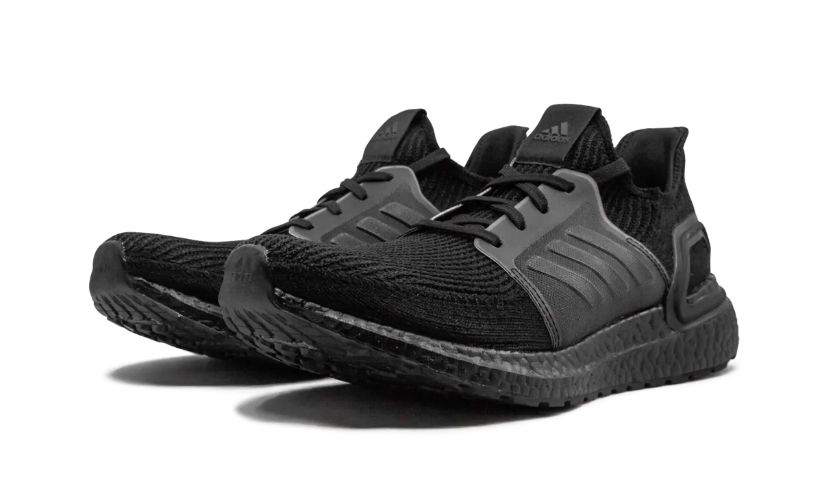 Ultraboost 19 "Triple Black" Urban Walker