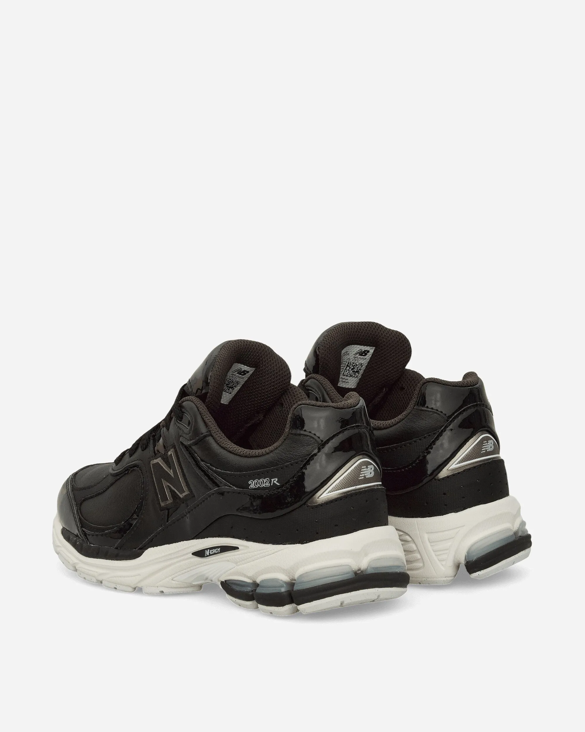2002R Sneakers Black On Trend Pose Ready