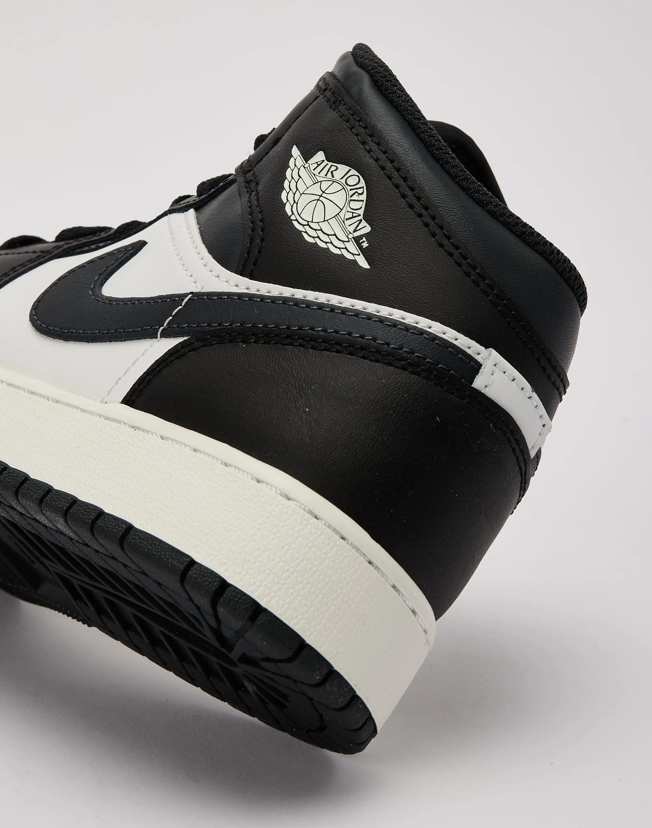 Jordan Air Jordan 1 Mid Grade-School Grip Strong Dream Path