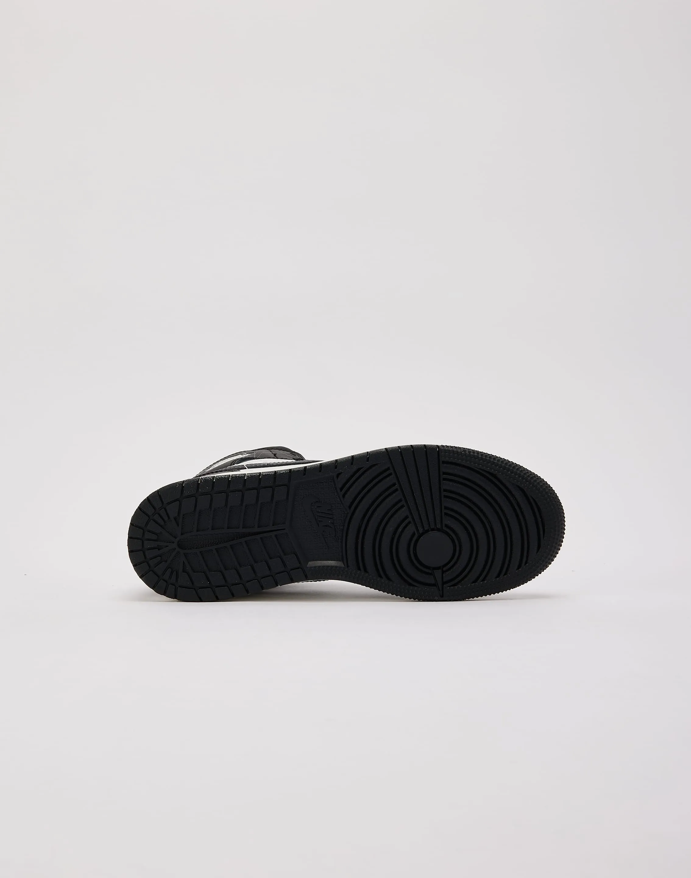 Comfort Upper Cliff Edge Jordan Air Jordan 1 Mid Grade-School