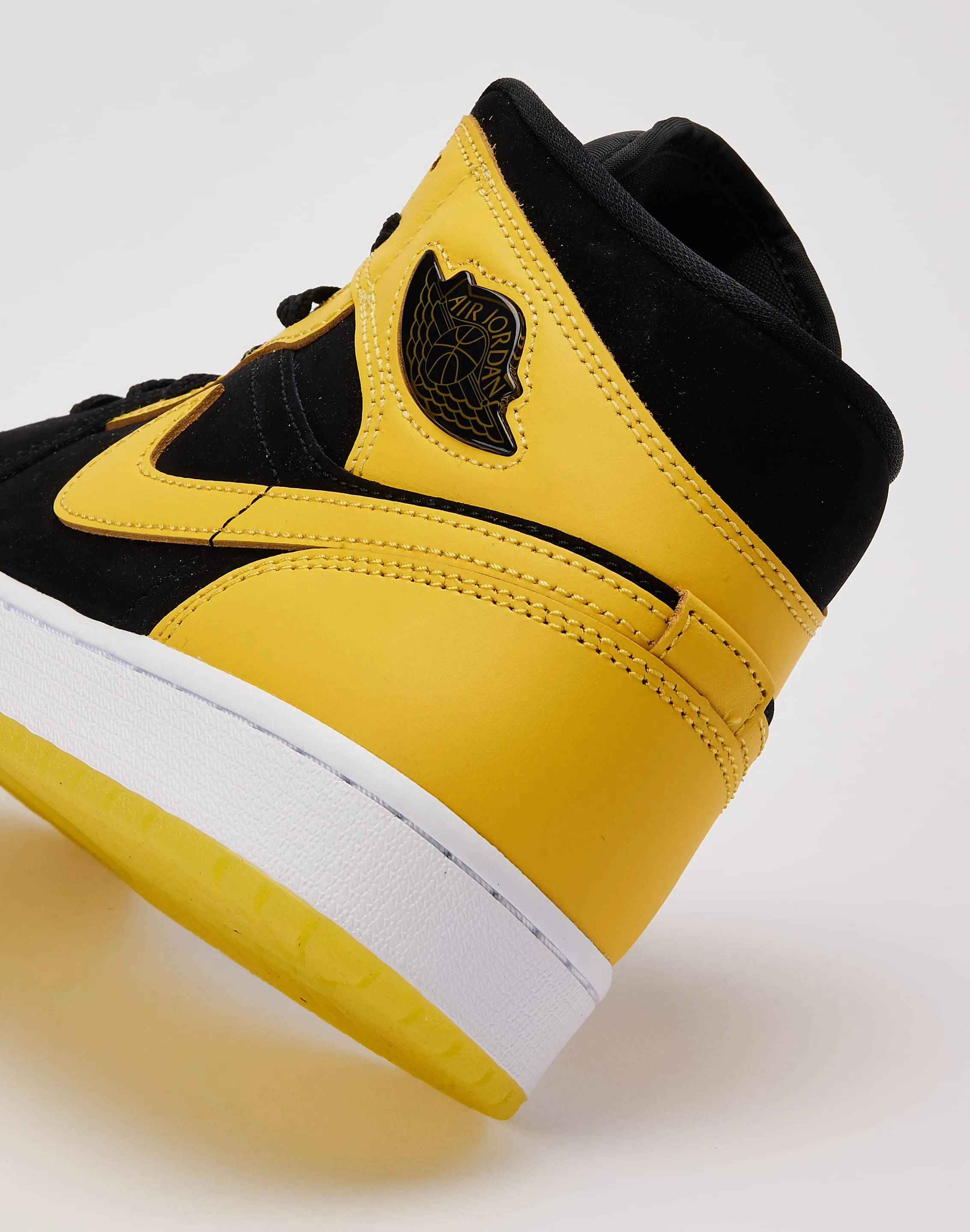 Comfort Fit Jordan Air Jordan 1 Mid SE 'New Love'