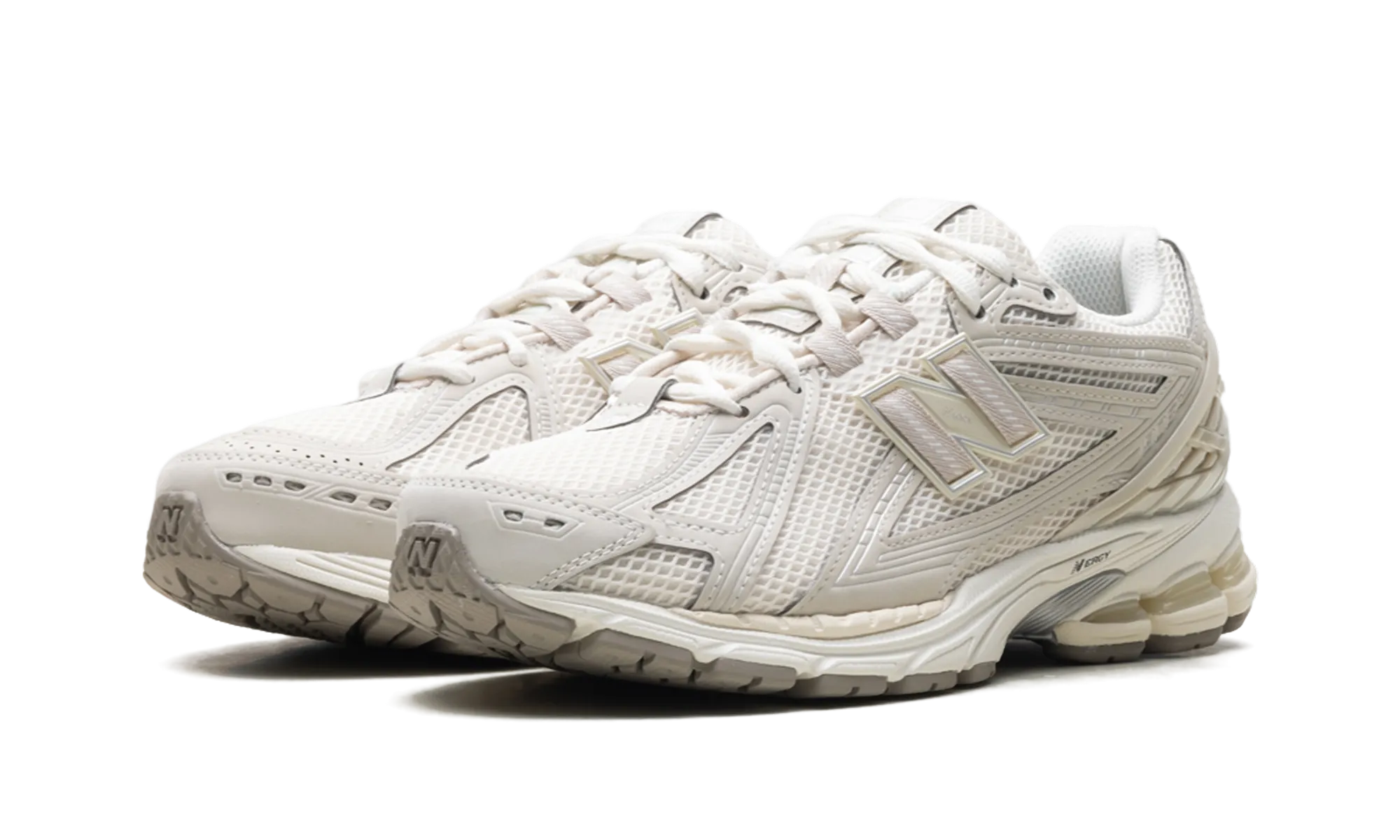 1906R "Beige Grey" Park Chill