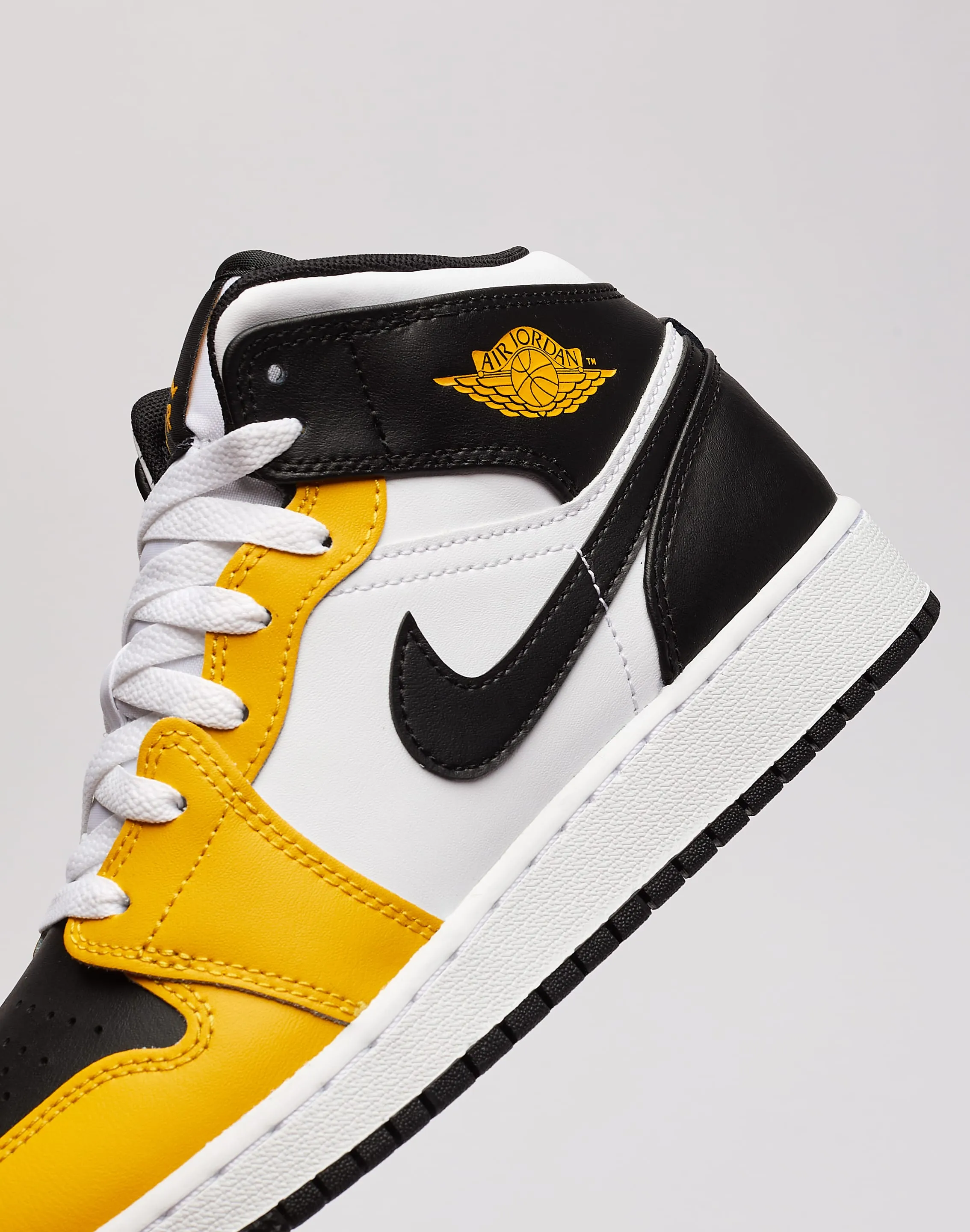 Style Pop Rapid Motion Jordan Air Jordan 1 Mid Grade-School