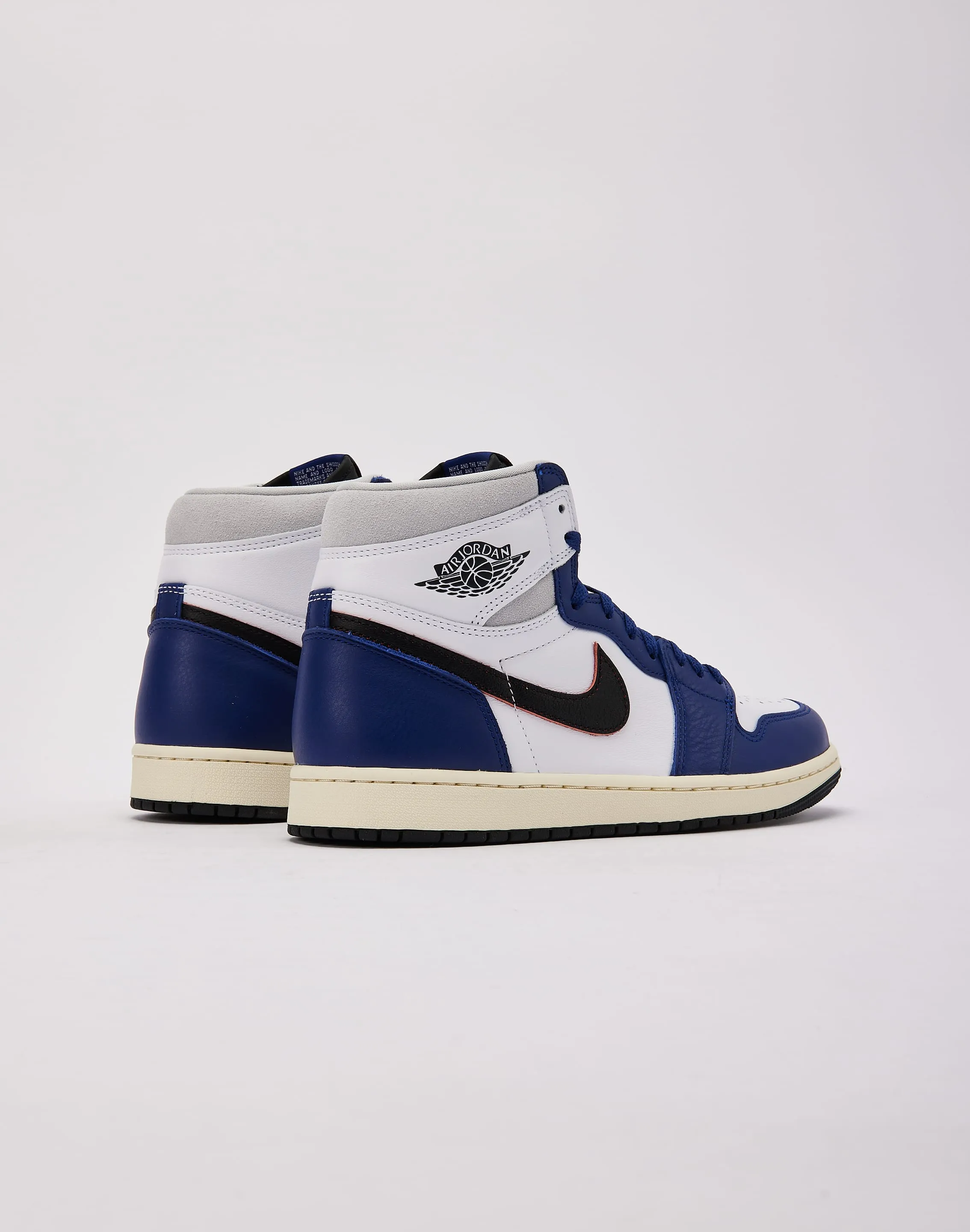 Curve Hug Jordan Air Jordan 1 Retro High OG 'Rare Air'