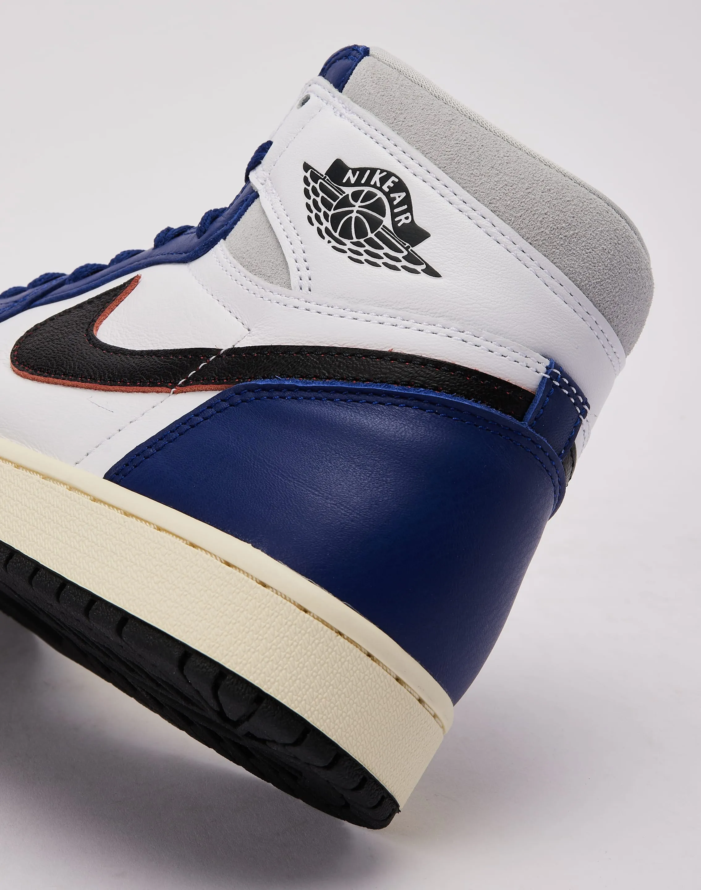 Jordan Air Jordan 1 Retro High OG 'Rare Air' Comfort Stand Meta Move