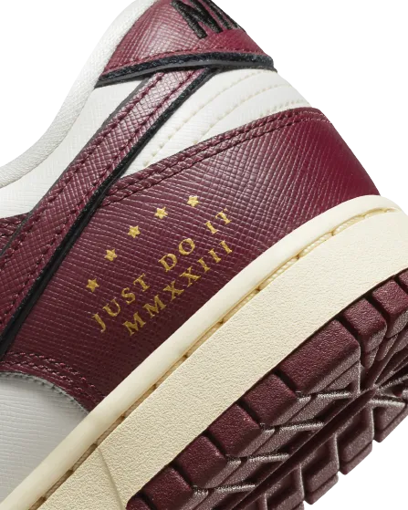Nike Dunk Low "Just Do It - Team Red" Women's Wave Step slim cut