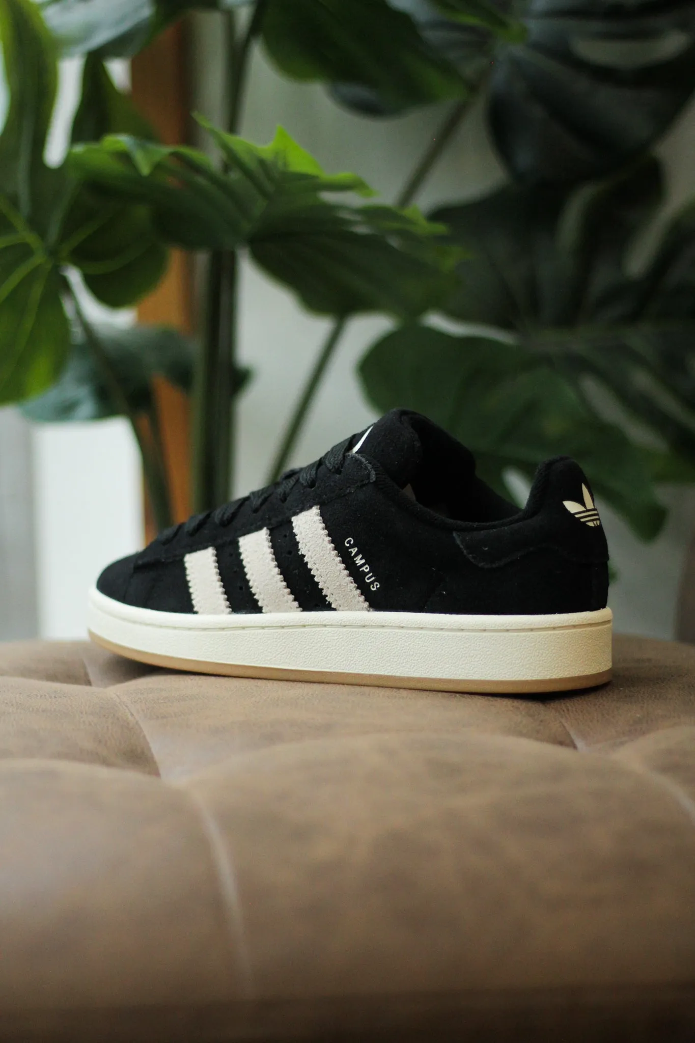 W CAMPUS 00'S "CORE BLACK" Wide toe box Court Grip Planet Mood