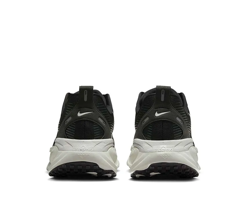 Nike Vomero 18 "Black" Heel counter mid - top cut