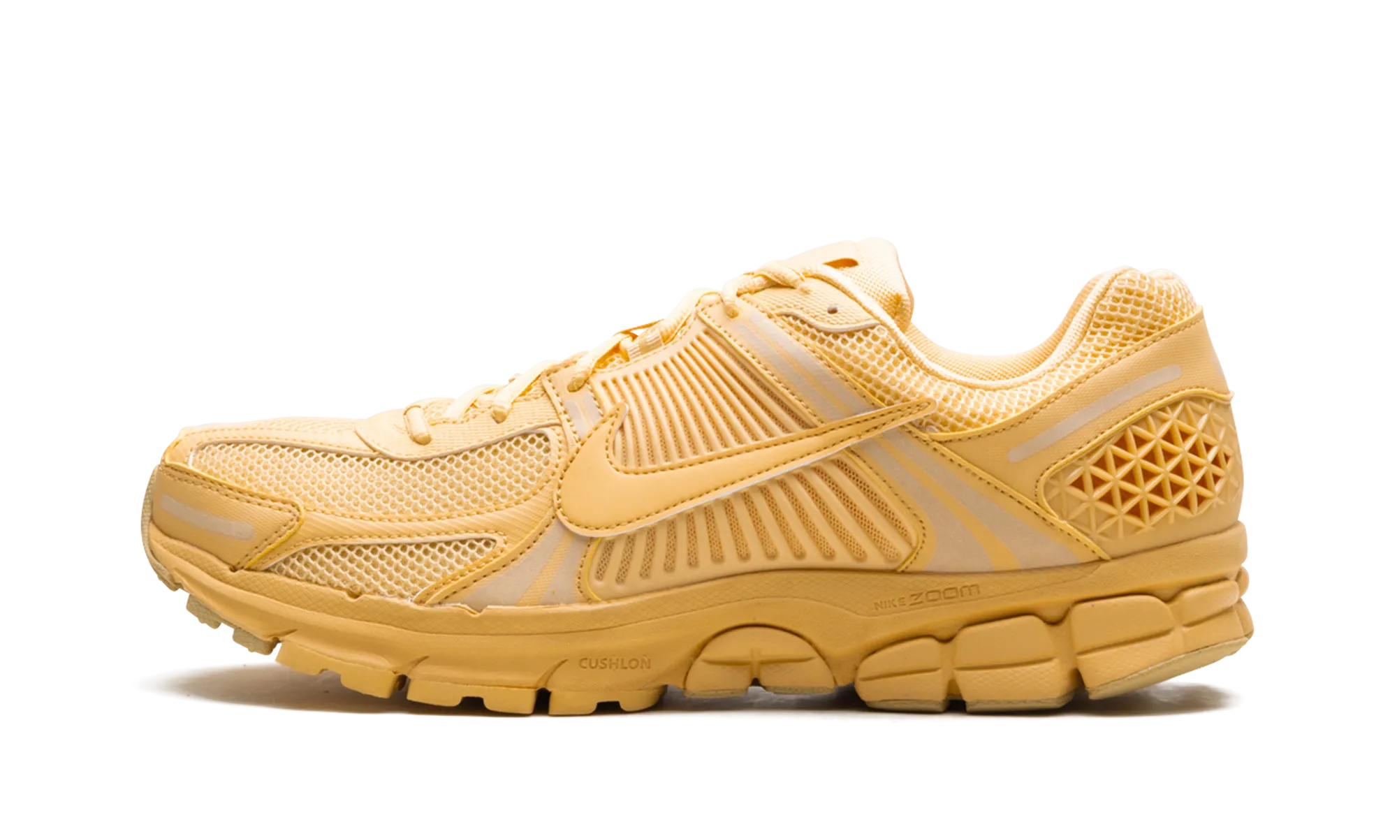 running in a strait area shoes Zoom Vomero 5 "Celestial Gold"