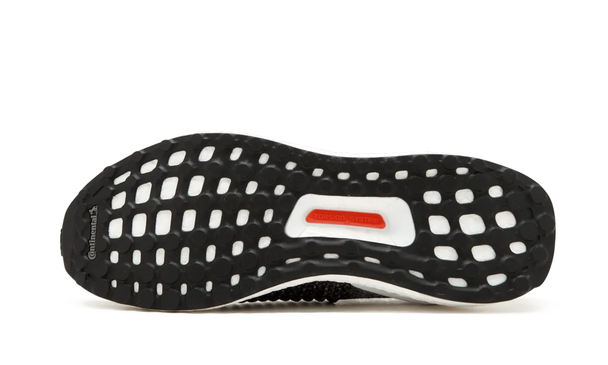 Cushioned Upper UltraBoost Laceless "Oreo"