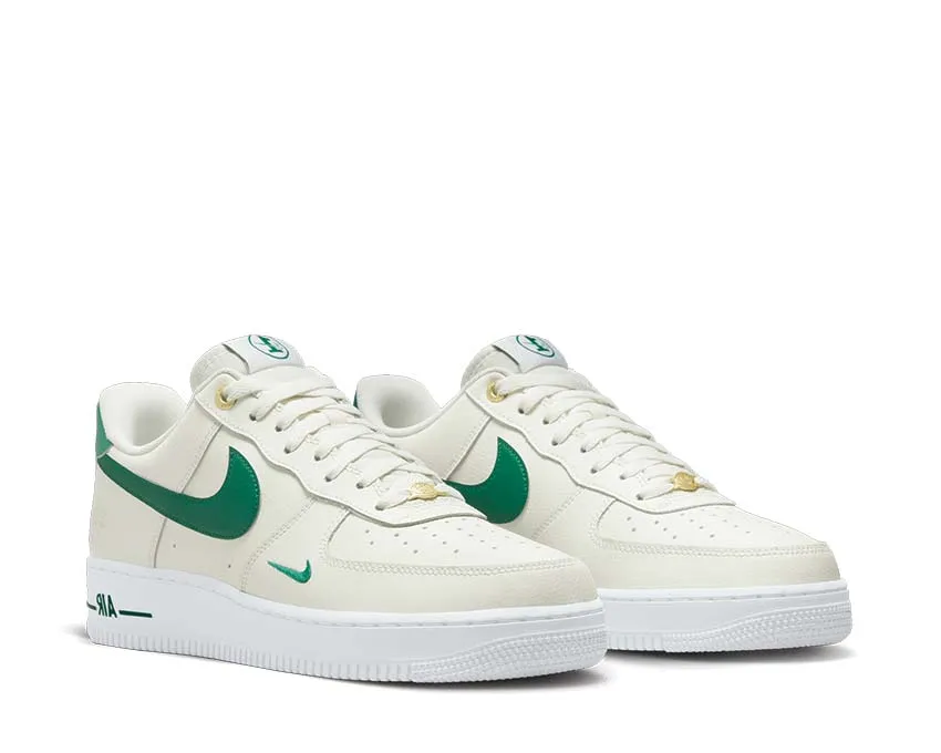 Open Fit Nike Air Force 1 '07 LV8
