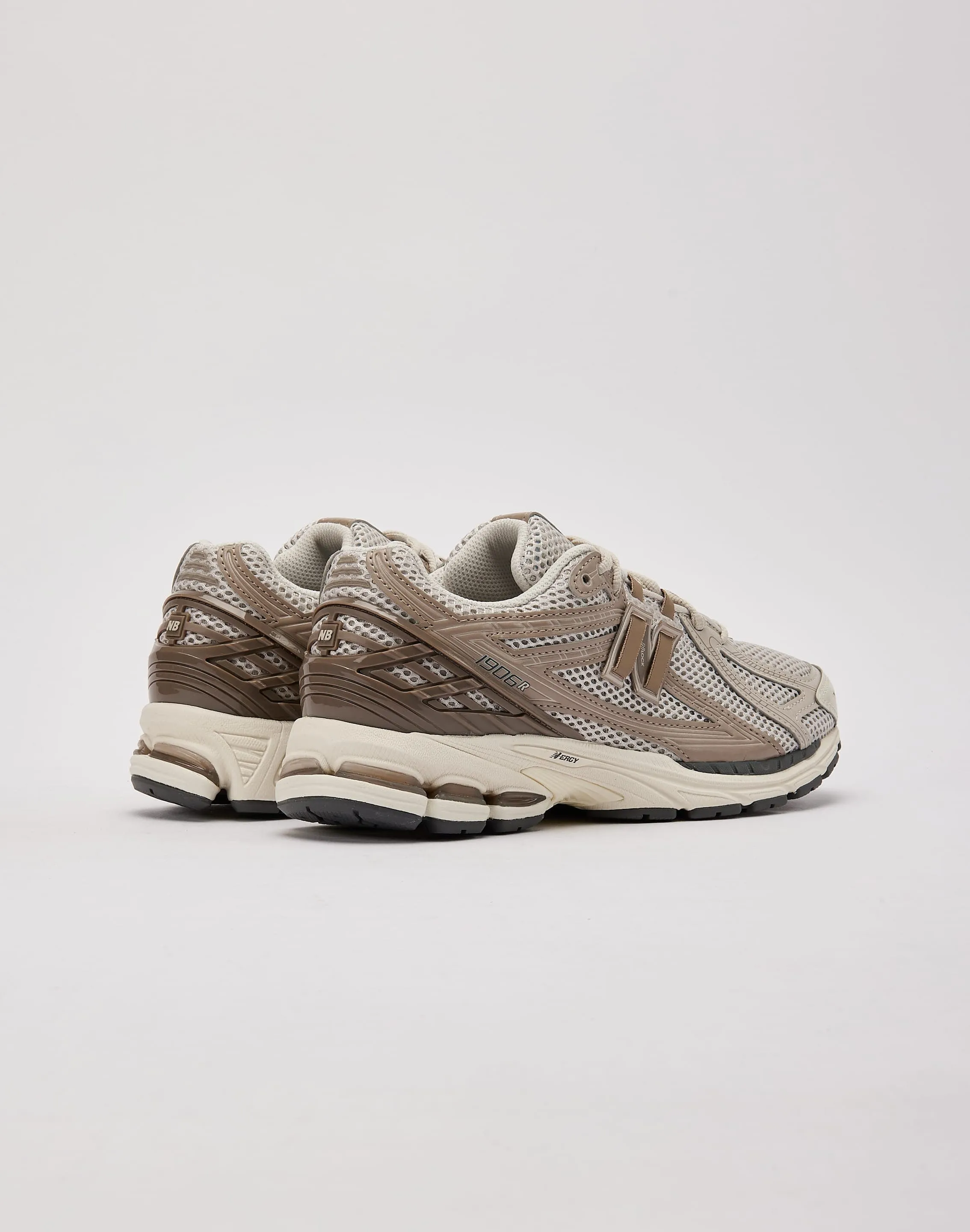 Flexible   strap Weekend Outing New Balance 1906R