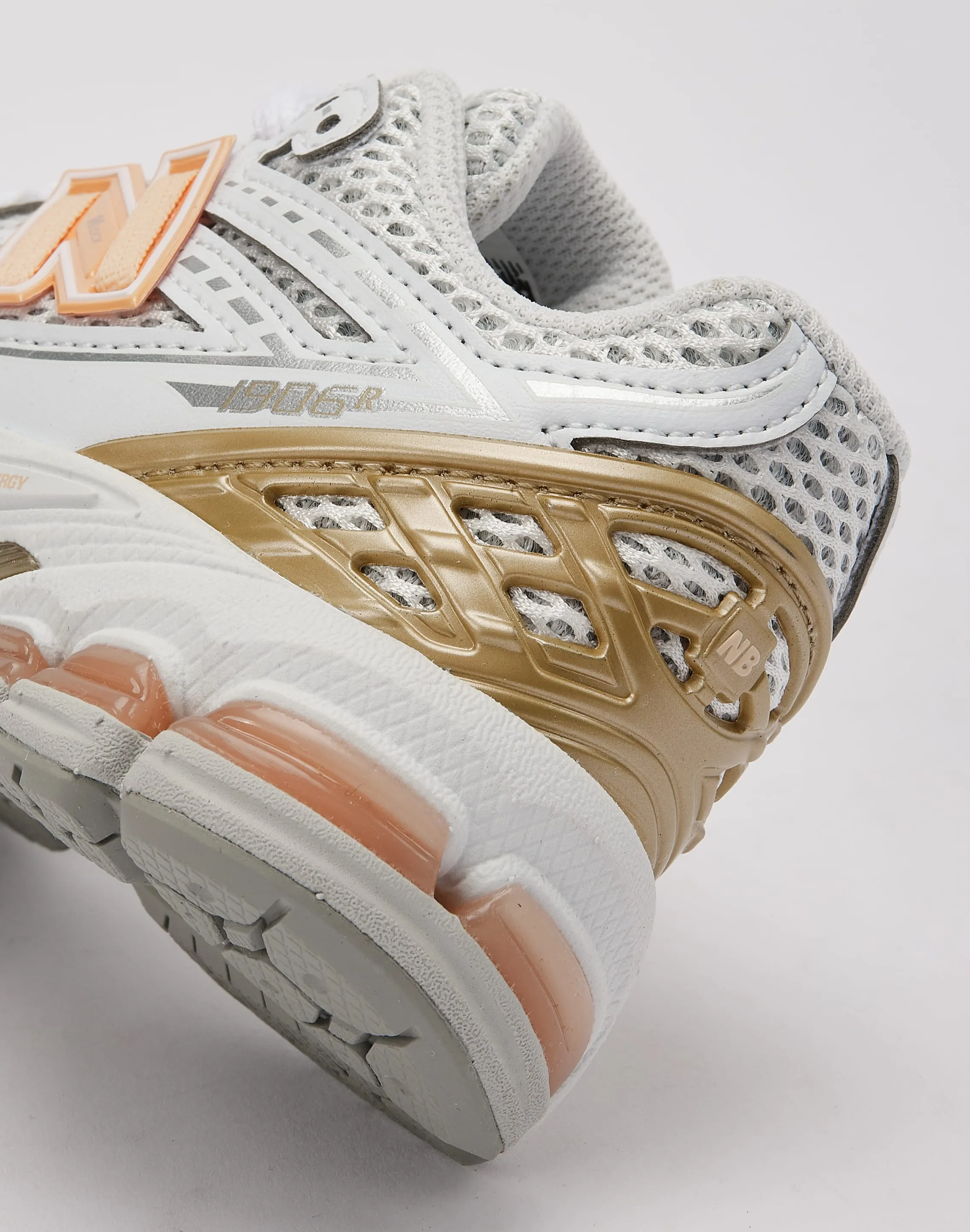 Stability control Outfit Boost New Balance 1906R Pre-School